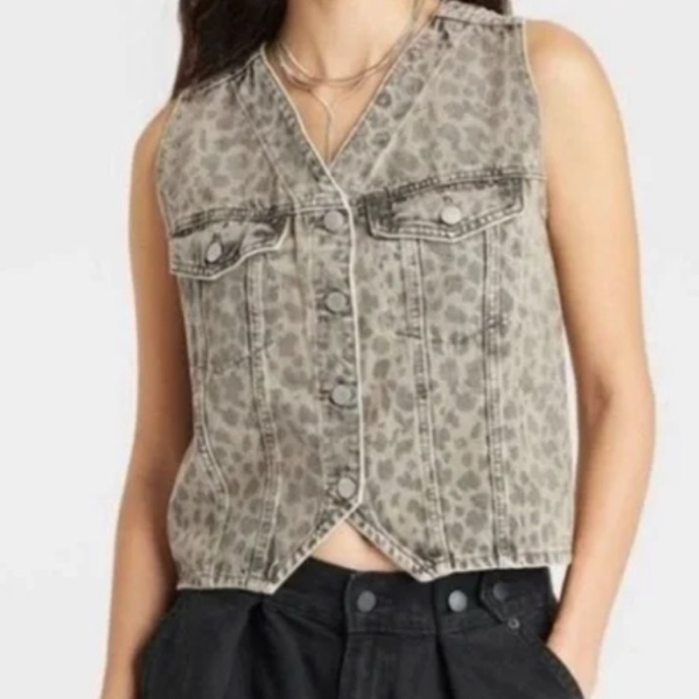 NWT Universal Thread leopard print sleeveless denim vest